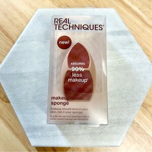 FREE W/ANY PURCH! 🐿️ Real Techniques Makeupsaver Sponge Beauty Blender